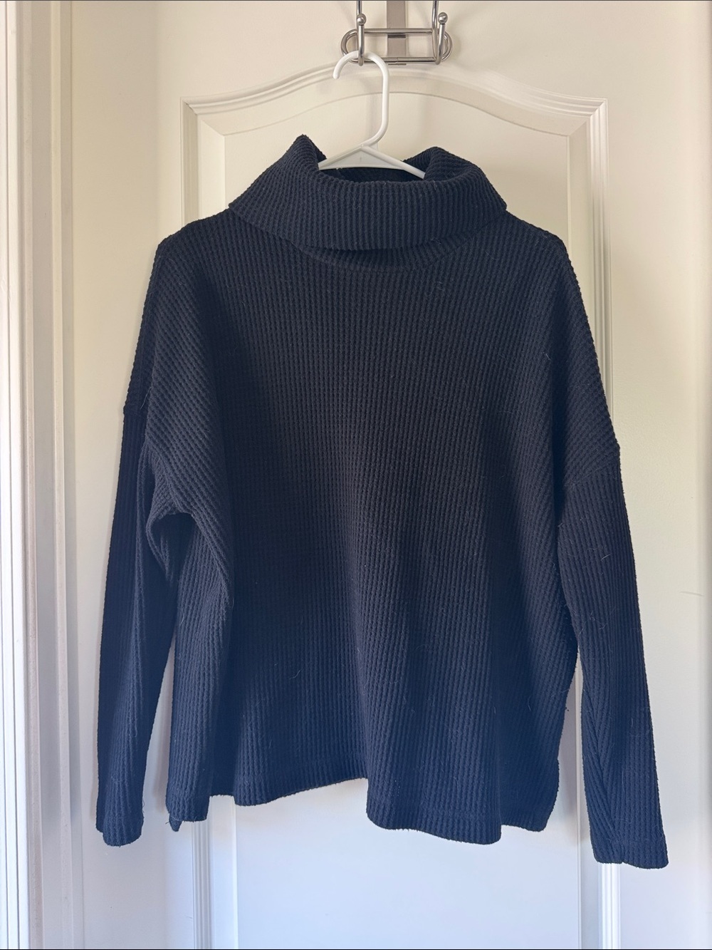Old Navy Black Ribbed Turtleneck Sweater / A33